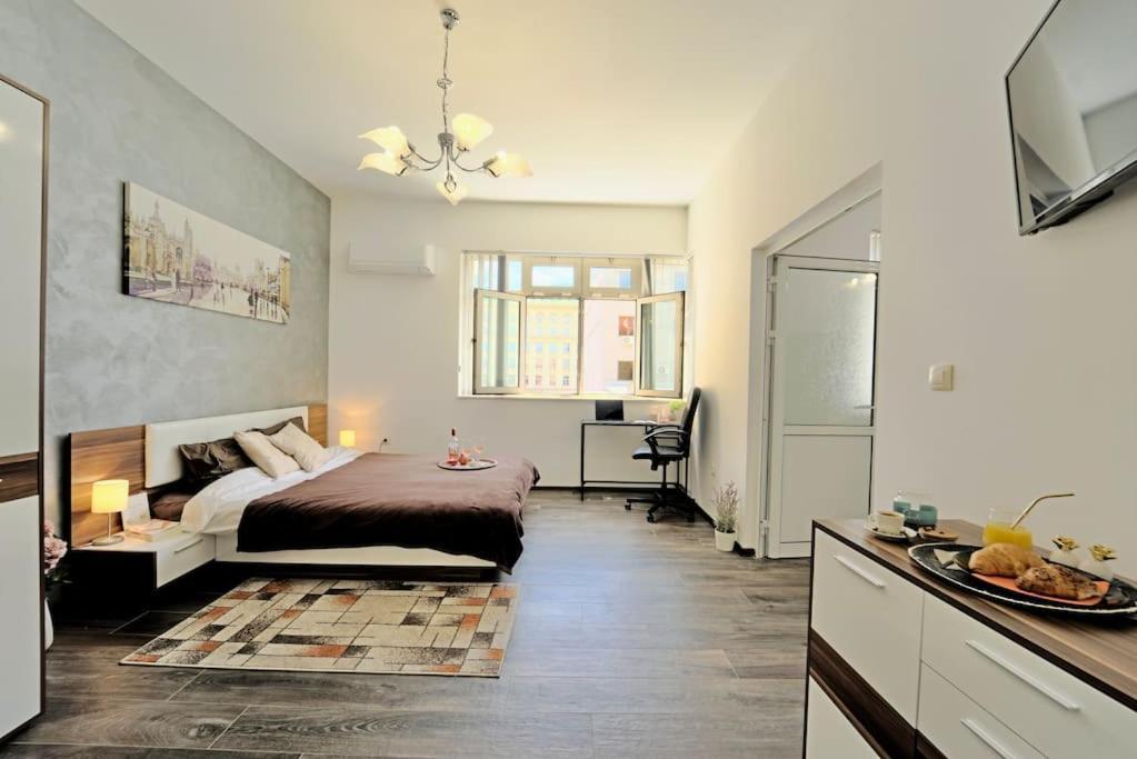 Cozy 2-Bedroom Flat In The Very Center Of Sofya Dış mekan fotoğraf
